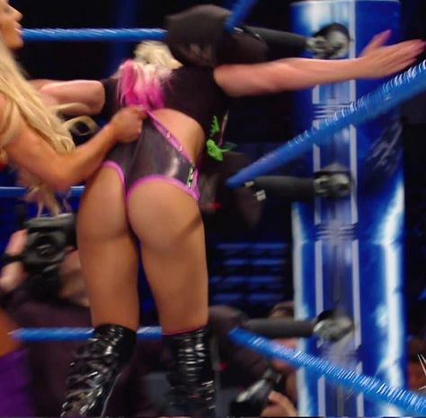 Alexis Bliss, Beautiful Yoga Poses, Wwe Female Wrestlers, Alexa Bliss, Wrestling Divas, Charlotte Flair, Women's Wrestling, Wwe Womens, Working People