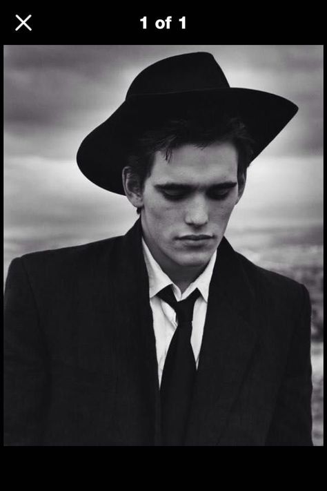 Young Matt Dillon, Billy Kidd, Dallas Winston, Chris Isaak, A Man In A Suit, Man In A Suit, Bruce Weber, Matt Dillon, Septième Art