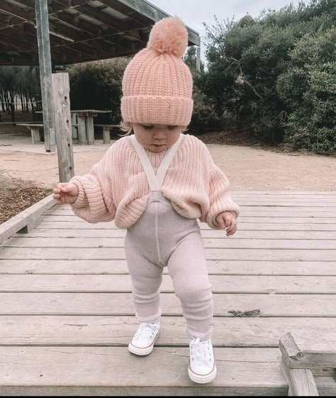 Winter Outfits Babygirl, Winter Baby Outfits Girl, Baby Autumn Outfits, Baby Winter Outfits Girl, One Year Old Outfits, Baby Girl Winter Outfits, Stylish Baby Girls, Hippie Baby