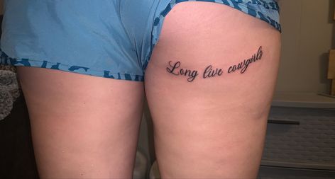 Name Tattoos On Buttocks, Tattoos On Buttcheek For Women, Behind The Thigh Tattoos For Women, Cowgirls Tattoo, Under Buttocks Tattoo, Cursive Tattoo, Cowgirl Tattoos, Band Tattoos, Cursive Tattoos