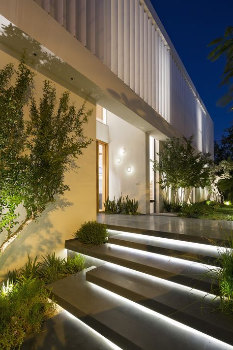 درج السلم, Contemporary Garden Design, Modern Entrance, Best Modern House Design, Exterior Stairs, House Design Exterior, Outdoor Stairs, Entrance Design, Dream House Exterior