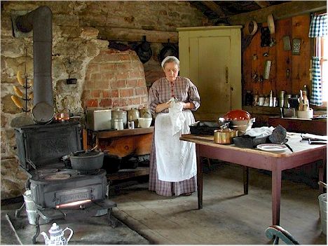 Homestead kitchen Historic Kitchen, Canning Kitchen, Air Conditioning Repair, Homestead Survival, Low Tech, Summer Kitchen, Historic Homes, Sustainable Design, Country Life