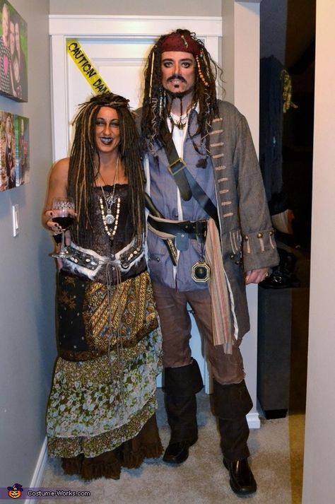 Jack Sparrow and Calypso Costume - Halloween Costume Contest via @costume_works Jack Sparrow Couple Costume, Pirates Of The Caribbean Couple Costume, Calypso Costume, Pirates Of The Caribbean Jack Sparrow, Tia Dalma, Voodoo Costume, Jack Sparrow Costume, Halloween Tricks, Mermaid Parade