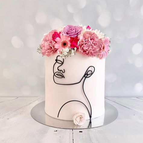 Lady Face Silhouette Cake, Face Silhouette Cake, Face Cake Ideas, Lady Face Cake, Circle Cake, Face Cake, Floral Cakes, Face Silhouette, Silhouette Cake