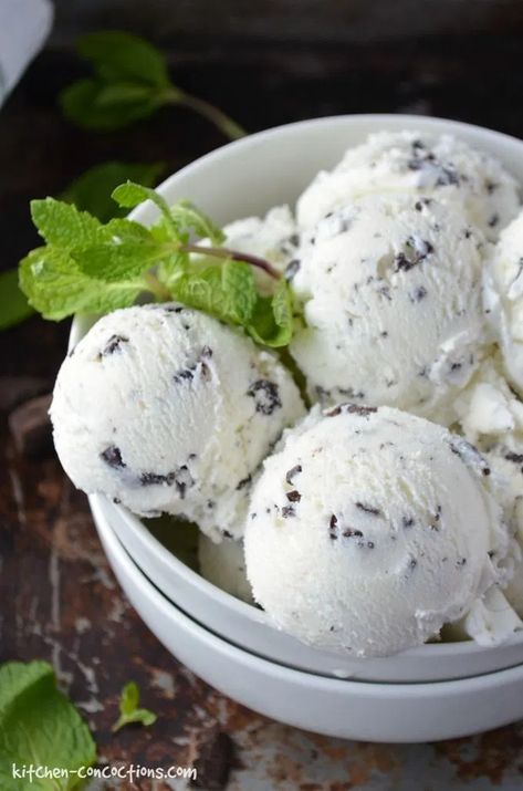 Mint Gelato Recipe, Stracciatella Gelato, Italian Gelato Recipe, Chocolate Gelato Recipe, Italian Ice Recipe, Kitchenaid Ice Cream Maker, Fancy Ice Cream, Mint Gelato, Strawberry Cheesecake Ice Cream