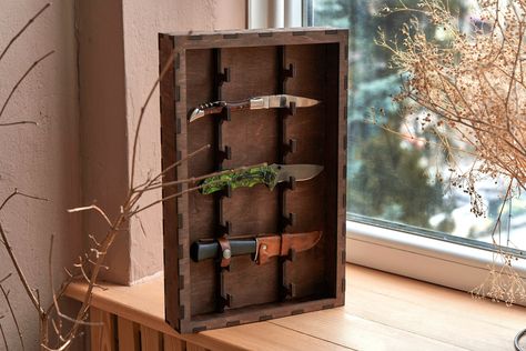 Pocket Knife Display, Knife Organizer, Knife Display Case, Case Knife, Knife Display, Wood Storage Shelves, Collector Knives, Knife Organization, Knife Rack