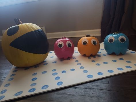 Golf Pumpkin Painting, Funniest Pumpkin Decorating, Pacman Pumpkin Painting, Basketball Pumpkin Painted, Pac Man Pumpkin Painting, Group Pumpkin Painting Ideas, Painted Pumpkin Contest, Pacman Pumpkin, Spongebob Pumpkin