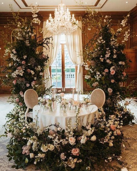 Statement meadow florals surround this romantic sweetheart table for two at luxury country house wedding venue, Hedsor. Menu Ideas Wedding, Romantic Sweetheart Table, Sweetheart Table Ideas, Old English Roses, English Country Wedding, Romantic Wedding Stationery, Hedsor House, Wedding Artwork, English Country Weddings