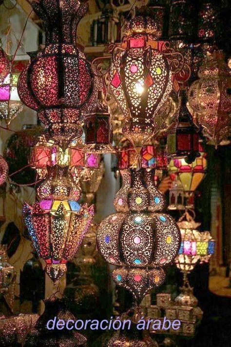 Tienda Online de Decoración Árabe y Artesanía Marroquí, India Morrocan Theme, Arabic Decoration, Ideas Terraza, Arabic Decor, Moroccan Lighting, Moroccan Interiors, Hanging Ceiling Lamps, Moroccan Art, Iron Lanterns