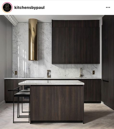 Modern Classic Kitchen, Bosch Kitchen, Gold Kitchen Faucet, Swedish Kitchen, Kitchen Manufacturers, Est Living, Gold Kitchen, Built In Ovens, Classic Kitchens