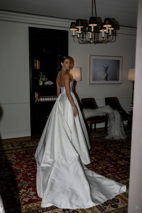 Strapless Wedding Dress Long Train, Dramatic Mermaid Wedding Dress, Pointy Strapless Wedding Dress, Strapped Wedding Dress, Wedding Dresses 90s, 2025 Bride, Mikado Gown, Lihi Hod, Big Wedding Dresses