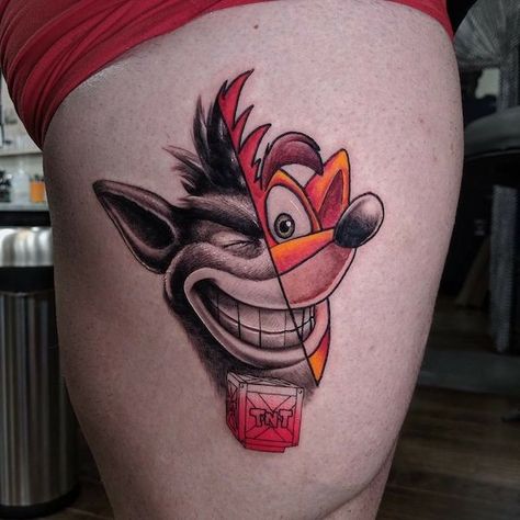 Crash Bandicoot Tattoo, Flash Art Tattoos, Gamer Tattoos, Geniale Tattoos, Gaming Tattoo, Tatuaje A Color, New School Tattoo, Badass Tattoos, Cartoon Tattoos