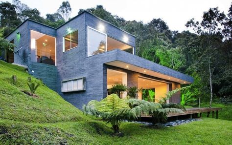 House Built Into Hill, House Built Into Hillside, Houses On Slopes, House On Slope, Modern Family House, Slope House, Hillside House, Contemporary Cottage, Architecture Design Concept