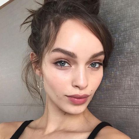 Earring Stacks, Luma Grothe, Admin Login, Natural Everyday Makeup, Jewelry Fashion Trends, Midi Rings, Jewelry Essentials, Editorial Makeup, Everyday Makeup