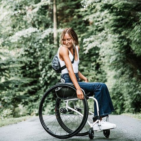 Wheelchair Poses, Barbara Gordon Oracle, Barbara Gordon Batgirl, Wheelchair Fashion, Wheelchair Women, Barbara Gordon, Cora Reilly, Disabled People, Detective Comics