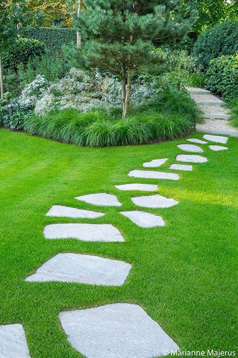 Backyard Walkway, Walkway Landscaping, Pathway Landscaping, Desain Lanskap, Garden Stepping Stones, Garden Walkway, Samos, Garden Pathway, Small Garden Design