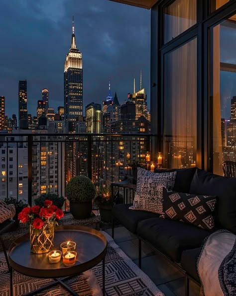 Nyc Apartment Brownstone, New York City Penthouse Luxury, Nyc Apartment Balcony, New York Penthouse Aesthetic, Penthouse Balcony, Apartamento New York, Apartment Balcony Decor, Penthouse Aesthetic, European Apartment