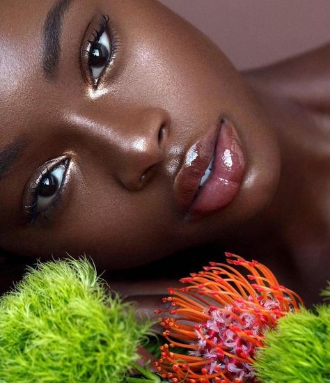 .. Dark Skin Beauty, Dark Skin Makeup, Dark Skin Women, Her Eyes, African Beauty, Dark Beauty, Girls Makeup, Pink Lips, Brown Skin