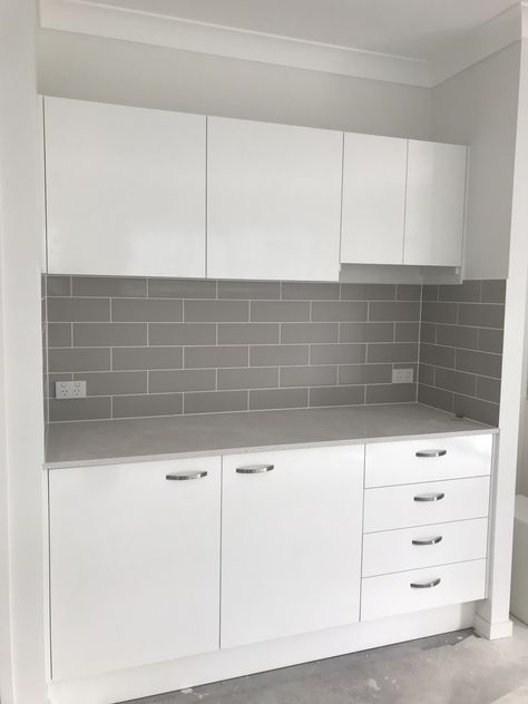 Kitchenettes, white cabinets with grey gloss subway tile. Benchtop stone Tile Benchtop, Subway Tile Laundry Room, Laundry Tiles, Light Grey Backsplash, White Gloss Cabinets, Gloss Kitchen Cabinets, White Kitchen Cupboards, Backsplash With White Cabinets, Townhouse Ideas