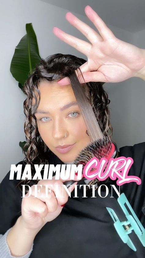 sophiemariecurly on Instagram: Maximum curl definition routine! Follow: @sophiemariecurly for more curly hair tips! The brush method I am using here resembles ‘Ribbon… Brush Curling Method, How To Section Curly Hair, Week Routine, Ouai Hair Oil, Ribbon Curls, Ouai Hair, Curl Definition, Soaking Wet, Barrel Curls