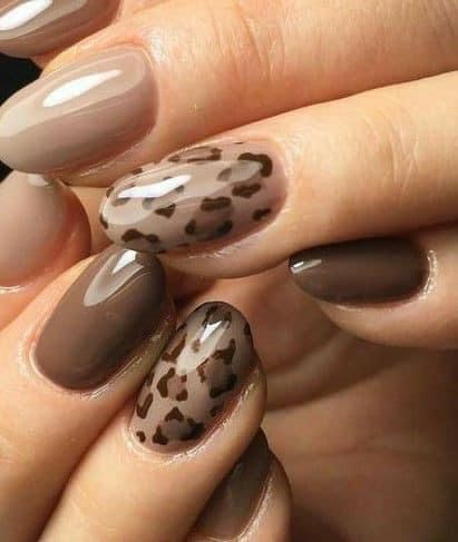 Cheetah Print Nails Fall Orange, Elegant Leopard Nails, Subtle Leopard Print Nails, Fall Gel Nails Black, Fall Nails With Leopard Print, Fall Pedicures Ideas, Cute Leopard Nails, Fall Leopard Nail Designs, November Nails Ideas 2023