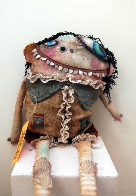 40 Disturbing Doll Art Crafts, Which Will Stay In Your Mind - Bored Art Building Crafts, Halloween Dolls, Stuff Animals, Ugly Dolls, Monster Dolls, Toy Art, Spirit Dolls, Voodoo Dolls, Primitive Dolls