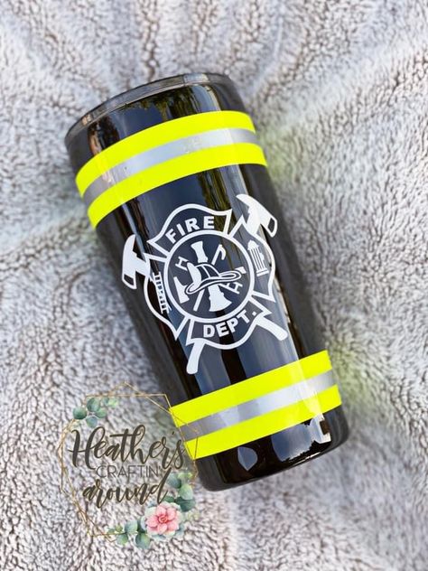 Firefighter Cups, Firefighter Custom, Fire Gear, Tumbler Cups Personalized, Sublimacion Ideas, Firefighter Shirts, Personalized Starbucks Cup, Cute Coffee Cups, Vinyl Tumblers