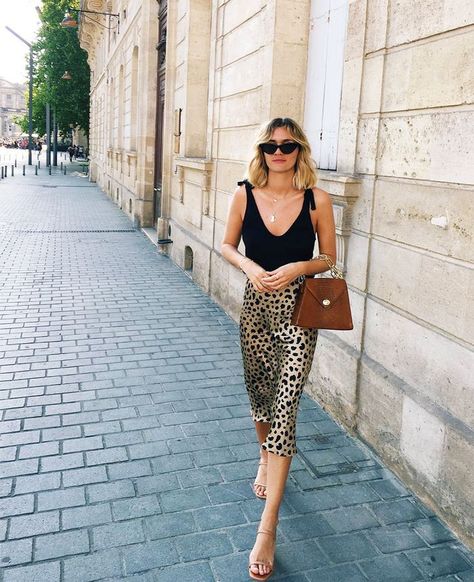 French Fashion Style Tips Everyone Should Know | Who What Wear Casual Night Out Outfit, Fall Fashion Coats, First Date Outfits, 여름 스타일, Cool Summer Outfits, Leopard Skirt, Looks Party, Casual Night Out, Stil Inspiration