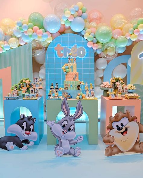 Looney Tunes Party, Balloon Birthday Themes, Baby Looney Tunes, Baby Shower Theme Decorations, Disney Baby Shower, Unisex Baby Shower, 1st Birthday Themes, Gender Reveal Party Decorations, Birthday Party Theme Decorations