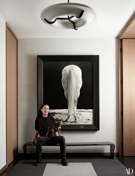 Black Statement Wall, Foyer Decorating Ideas, Corridor Decoration, Eric Schmitt, Steven Klein, Christian Liaigre, Entrance Design, Chelsea House, Design Apartment