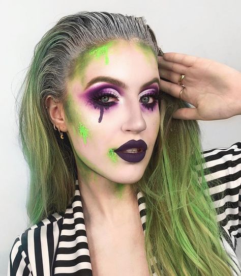 KEILIDH•CASHELL on Instagram: “Since Beetlejuice is hot on Tik Tok at the moment 👻 my hair was stained green after this so I hope you appreciate x  I created this whole…” Keilidh Mua, Halloween Makeup Artist, Beetlejuice Makeup, Makeup Zombie, Halloween Make-up Looks, Holloween Makeup, Beetlejuice Halloween, Cute Halloween Makeup, Halloween Makeup Pretty