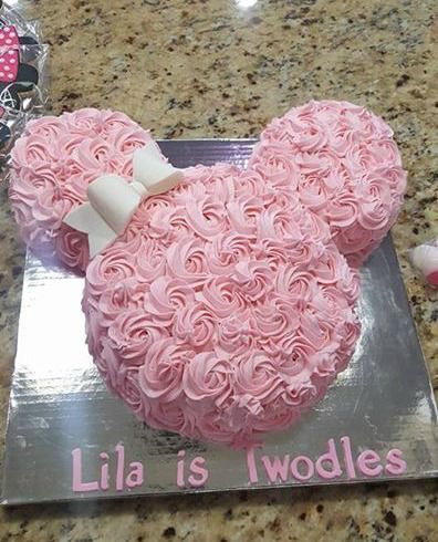 Pink Cake Minnie Mouse, Minnie Birthday Cupcakes, Minnie Mouse Smash Cake 2nd Birthday, Easy Mini Mouse Cake, Purple Minnie Mouse Party, 2nd Birthday Party Minnie Mouse, Minnie Mouse Cake Easy, Easy Minnie Mouse Cake, Minnie Cake Ideas