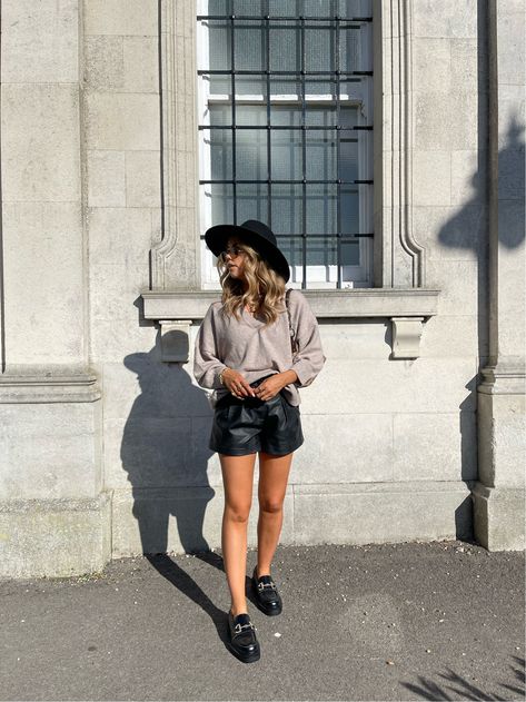 Shorts With Chunky Loafers, Leather Shorts Outfit Spring, Chic Faux Leather Shorts, Loafers With Shorts, Chic Faux Leather Shorts With Belt Loops, Mocassins Outfit, Faux Leather High-waisted Shorts For Fall, Black Leather Shorts Outfit, Penny Loafers For Women Outfits