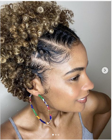 Hair Bun Design, Afro Hair Bun, Bun Design, Natural Hair Haircuts, Flat Twist Hairstyles, Cabello Afro Natural, Short Natural Curly Hair, Black Hair Updo Hairstyles, How To Curl Short Hair