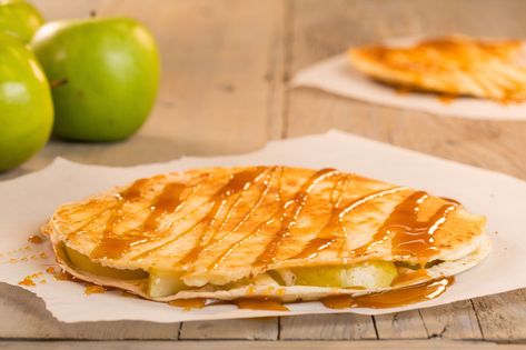 Caramel Apple CheesecakeadillaDelish Beef Crockpot Recipes Healthy, Quesadillas Recipes, Beef Recipes Easy Dinners, Savory Apple Recipes, Skillet Desserts, Light Lunches, Apple Recipes Easy, Quesadilla Recipes, Apple Desserts