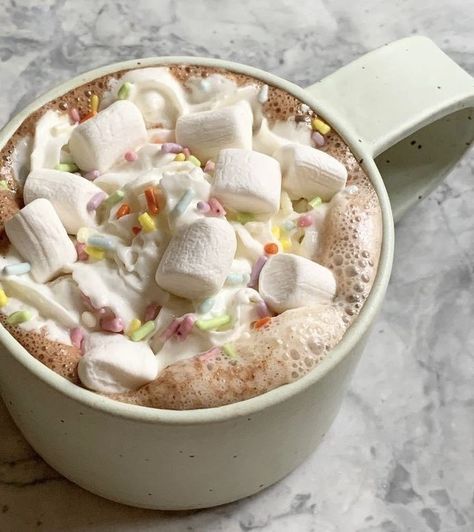 Marshmallows Aesthetic, Italian Hot Chocolate Recipe, Hot Chocolate Marshmallows, Aesthetic Winter, Winter Aesthetic, Yummy Drinks, Aesthetic Food, Food Inspiration, Love Food