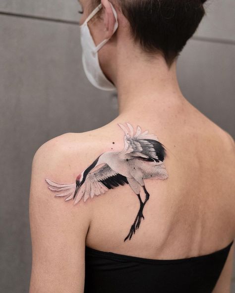 @chenjie.newtattoo posted on Instagram • Apr 3, 2022 at 3:14pm UTC Kanji Tattoo, Crane Tattoo, Tattoo Fonts Cursive, Hp Tattoo, Red Crown, E Tattoo, Tattoo Fonts, Back Tattoo, Ink Art