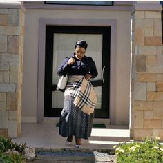 Zulu Dresses, Xhosa Makoti Outfits, Makoti Outfits, Modern Xhosa Attire, Makoti Attire, Xhosa Attire, South African Traditional Dresses, African Traditional Wear, Shweshwe Dresses