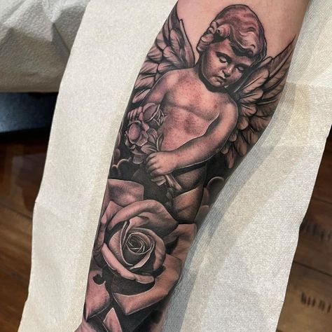 Angel And Roses Tattoo Design, Angel With Roses Tattoo, Angel And Rose Tattoo, Angel Rose Tattoo, Angel Tattoo For Women, Rose Tattoo Stencil, Rosé Angel, Shade Roses, Rose Tattoos For Men