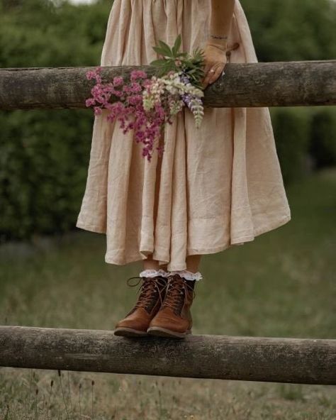 Cute Profile, Raindrops And Roses, Cottagecore Outfits, Cottagecore Fashion, Cottagecore Style, Cottage Core Aesthetic, Cottagecore Aesthetic, Shooting Photo, + Core + Aesthetic