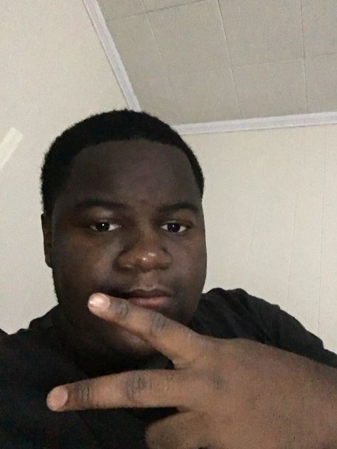 Thumbs Up Selfie, Fat Black Guy, Black Man Selfie, Ugly Boy Pic, Boys Attitude Pics Hd, Anti Eyebrow, Spring Snacks, Men Beards, Meme Pics