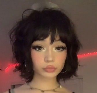 Luv The Flex Makeup, Cute Short Hair With Bangs Hairstyles, Short Black Hair With Bangs Grunge, Shoulder Length Pixie Haircut, Layered Bob Side Bangs, Alt Bob With Bangs, Short Curled Hair With Bangs, Layered Bob Hairstyles With Fringe, Luvtheflex Makeup