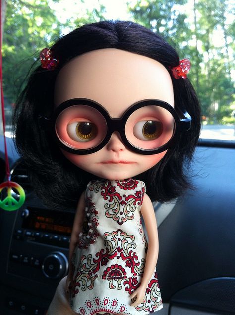 Elly in Door County <3 Blythe Doll Glasses Brown Hair, Blythe Doll Wolfcut, Blythe Dolls Short Black Hair, Blythe Dolls Black Hair Glasses, Blythe Doll With Glasses, Blythe Dolls Black Hair Brown Eyes, Blythe Dolls Glasses, Blythe Doll Short Hair, Blythe Dolls Black Hair