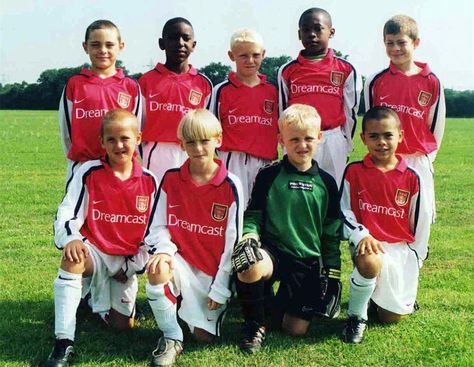 Little Harry - Kane wearing Arsenal jersey trained shots in childhood. :) :) Arsenal Academy, Football Academy, Arsenal Jersey, Fifa 15, Harry Kane, Youth Football, The Abyss, Arsenal Fc, Arsenal