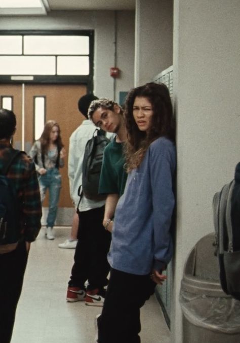 Rue And Elliot, Rue Euphoria Outfits, Euphoria Rue, Euphoria Season 2, Rue Bennett, Euphoria Clothing, Euphoria Quote, Euphoria Fashion, Zendaya Coleman