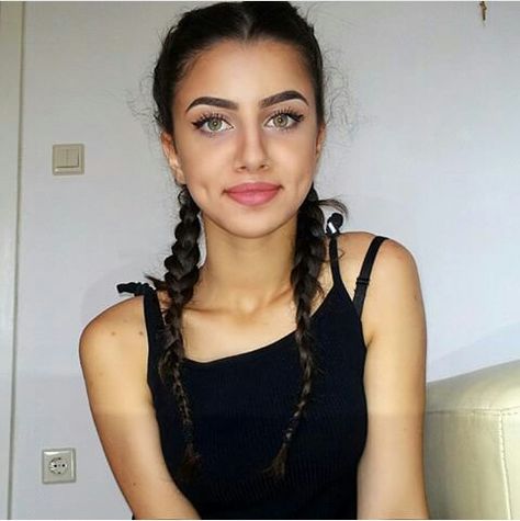 ❣❥✝ ριитєяєѕт: @Inxspiration ❣❥✝ Dimples Aesthetic, Deep Dimples, Rich Girl Style, Girls With Dimples, Hair Upstyles, Makeup Girl, Pretty Eyes, Beauty Face, Beauty Routines