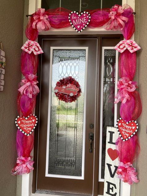 Large Valentines Day Decorations, Valentines Day Office Decor, Valentine Door Decorations For Home, Valentines Day Office Decorations Ideas, Valentines Installation, Valentines Day Outdoor Decorations, Valentines Office Decor, Valentines Day Door Decorations, Valentines Door Decorations Classroom