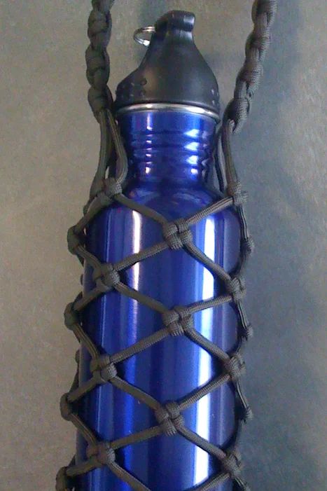 Paracord Wrap Bottle : 8 Steps (with Pictures) - Instructables Paracord Weaves, Paracord Projects Diy, Paracord Accessories, Swiss Paracord, Rope Projects, Decorative Knots, Paracord Diy, 550 Cord, Paracord Knots