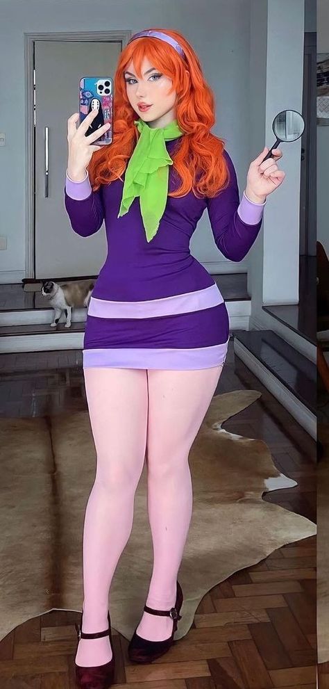 Velma Cosplay, Velma Scooby Doo, Daphne And Velma, Plus Size Summer Fashion, Girls Halloween Outfits, Hot Poses, Trendy Halloween Costumes, Cute Costumes, Costume Outfits