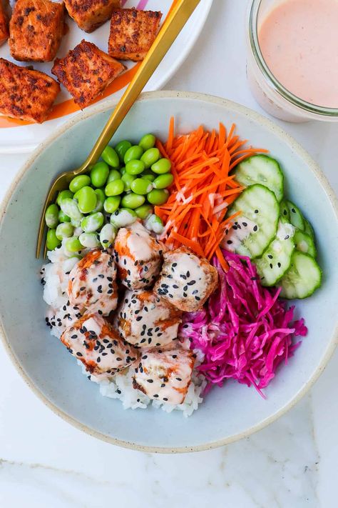 Healthy Bang Bang Salmon – Goodness Avenue Salmon Lettuce Wraps, Salmon Chunks, Bang Bang Salmon, Healthiest Recipes, Mango Salmon, Bang Bang Sauce, Salmon Quinoa, Cajun Salmon, Pickled Cabbage